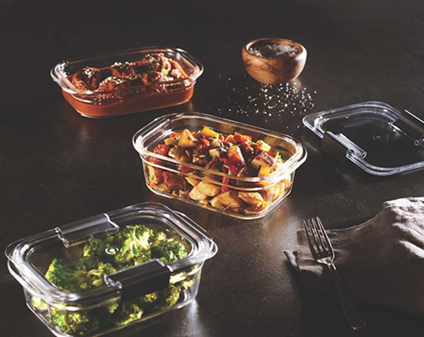 Rubbermaid's Brilliance Glass portable food storage containers 