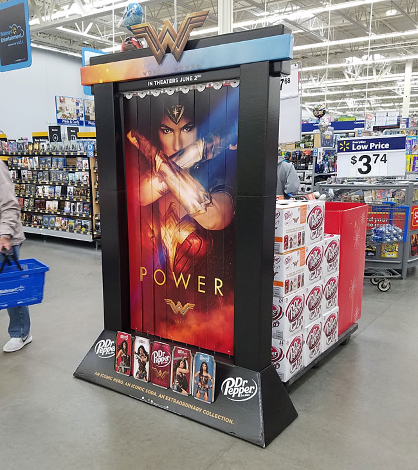 2017 Wonder Woman Standee